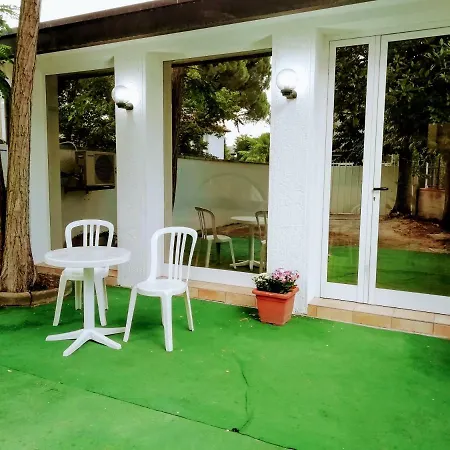 Casa Indipendente Con Giardino Дом отдыха *