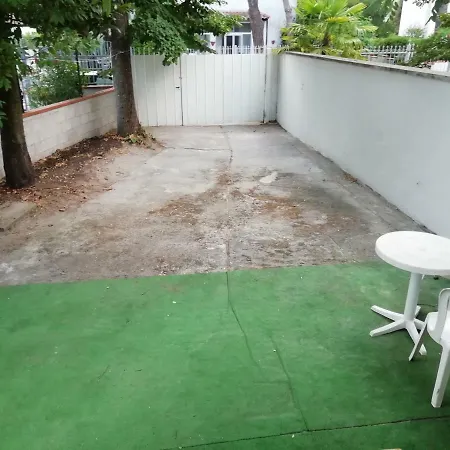 Casa Indipendente Con Giardino Лидо-делле-Национи